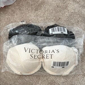 Victoria's Secret Cream Lace Push-Up Bra with Lace Overlay